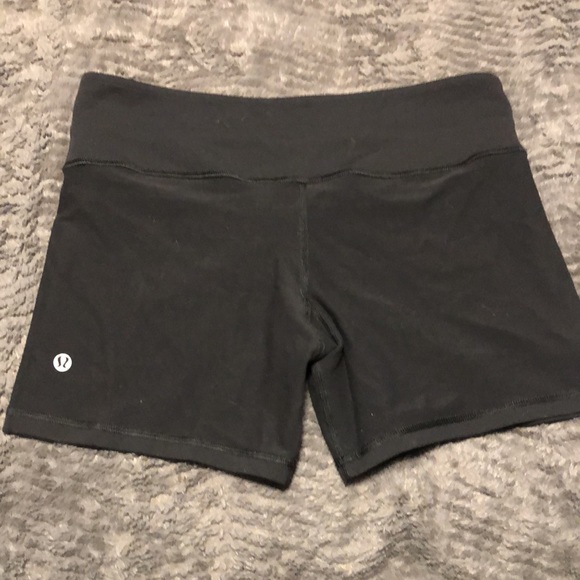 Lululemon spandex shorts - Picture 3 of 5